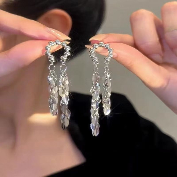 Длинные серьги каскады из золотистых дубовых листьев CJL27525