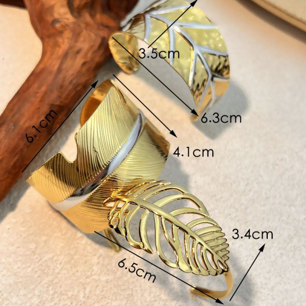 Браслет-кафф в форме рельефного пера CJM19038