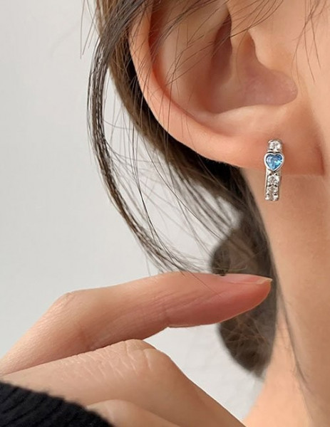 Серьги-пусеты с голубым кристаллом Z65899