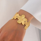 Браслет жесткий широкий с цветочными элементами CJP54255