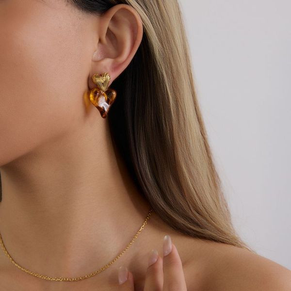 Серьги-пусеты Сердце янтарное объемное CJL40474