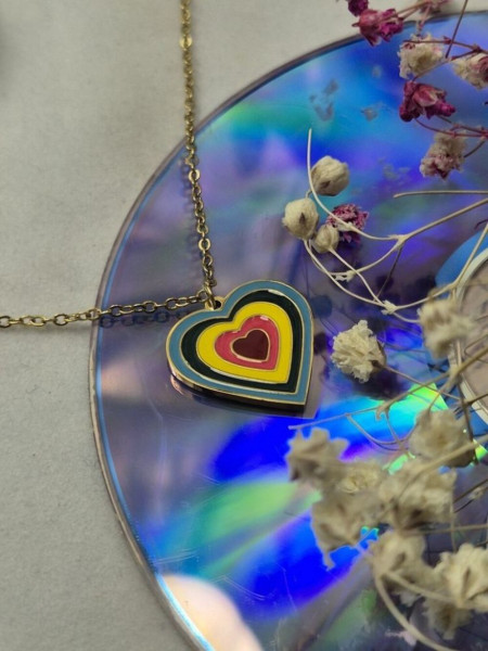 Яркая цепочка с подвеской в виде радужного сердца J10907CJJ
