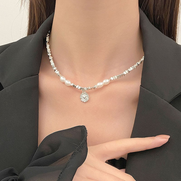 Нежное колье-невидимка с жемчугом и кристаллом CJD62654