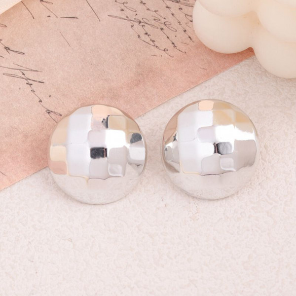 Геометрические серьги-пусеты Граненые золотистые полусферы CJH31008