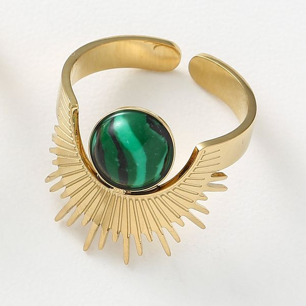 Кольцо с полукруглым веером и зеленым камнем CJL47065