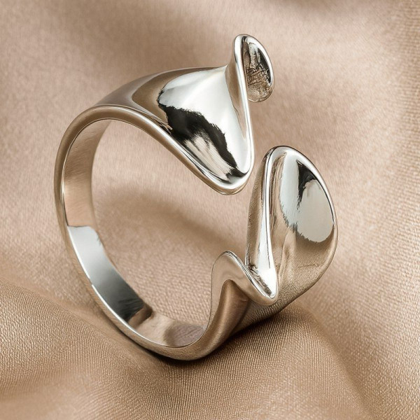 Разомкнутое кольцо абстрактной формы с зеркальным блеском 1J12466CJJ