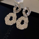 Висячие серьги из жатого металла с круглыми подвесками CJC97235