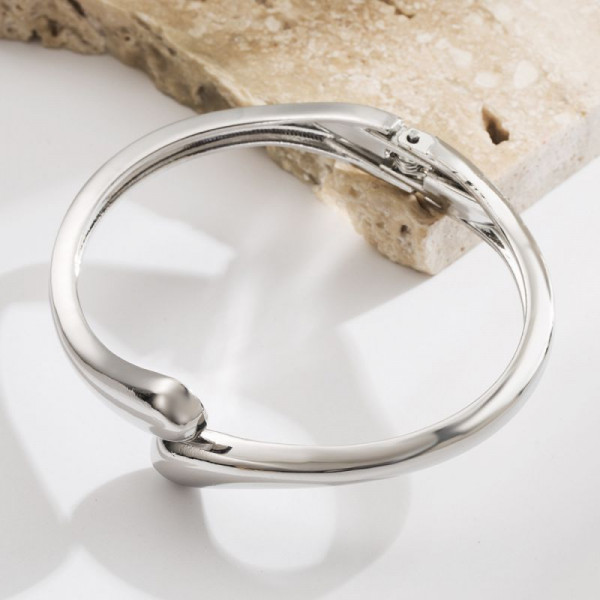 Жесткий браслет CJM00508