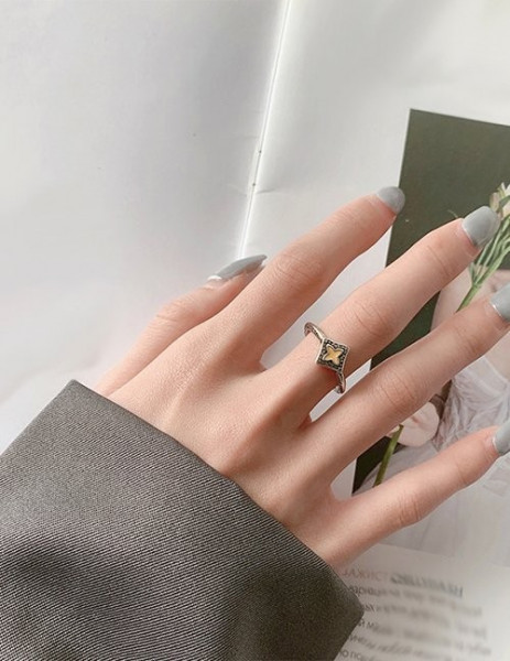 Ювелирное кольцо Z05607