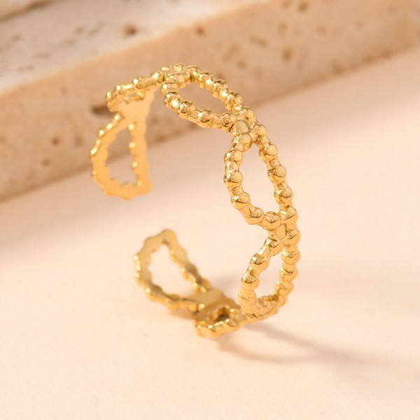 Тонкое кольцо с ажурными звеньями золотистого цвета CJH95414