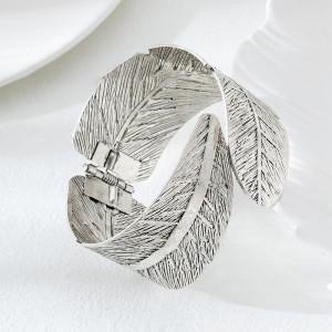 Жесткий браслет CJP84673