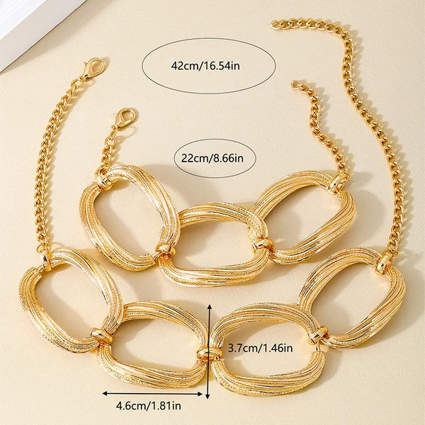 Массивный чокер из крупных золотистых звеньев CJJ41273