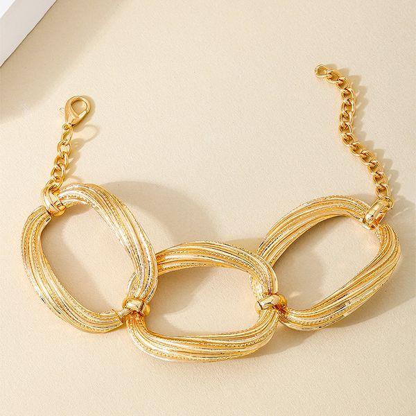 Массивный чокер из крупных золотистых звеньев CJJ41273