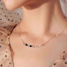 Золотистая цепочка с черными и белыми бусинами CJL21934