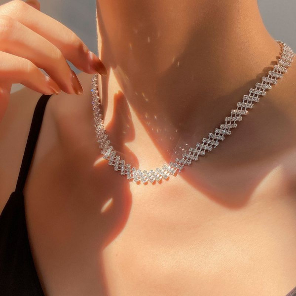 Сияющий чокер-дорожка из прозрачных кристаллов CJG78686