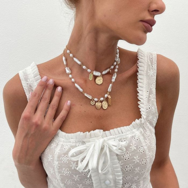 Двухъярусное колье из барочного жемчуга с золотистыми дисками CJM42288