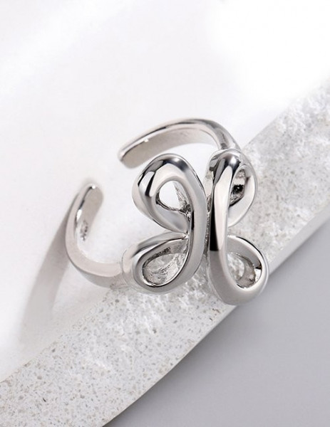 Разомкнутое кольцо с ажурными завитками в стиле барокко Z05592