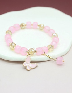 Браслет из розовых бусин с бабочками M12810