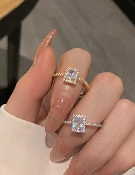 Помолвочное кольцо с прямоугольным камнем на витом ободке G33997