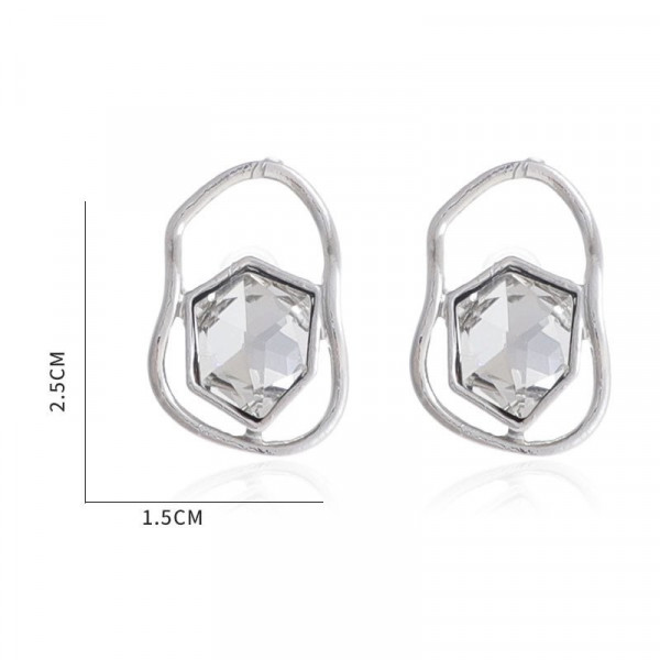 Серебристые серьги пусеты с крупным граненым кристаллом в рамке CJC68177