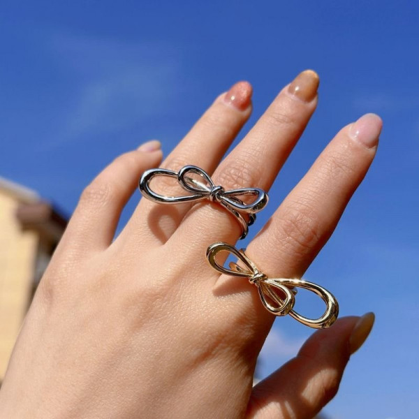 Кольцо из золотистой стали в форме банта CJD90000