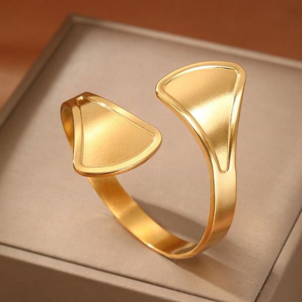 Браслет жесткий разомкнутый с наконечниками-щитами CJM03910