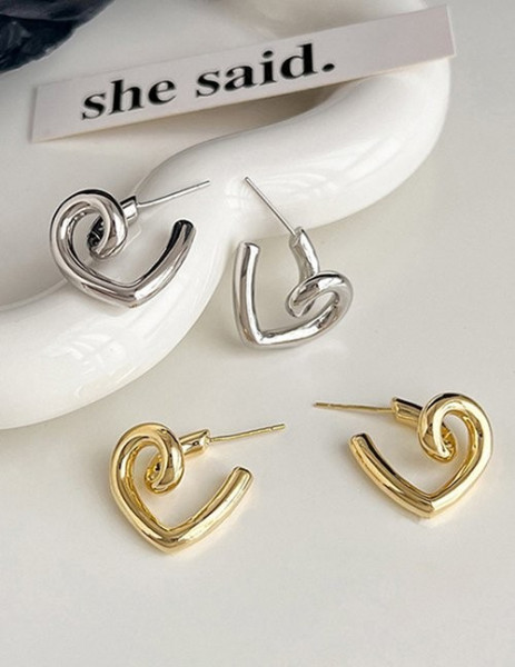 Золотистые серьги-кольца в форме изогнутых квадратов Z57715