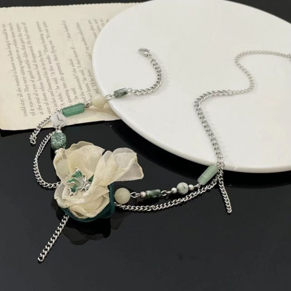 Многослойное колье из цепочек с крупным цветком и жемчугом CJD68703