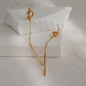 Авангардные серьги-палочки с узлом CJC69092