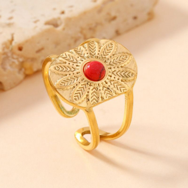 Золотистое кольцо-талисман с красным камнем CJH26662