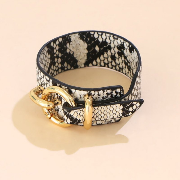 Браслет жесткий кожаный кафф с анималистичным принтом под змею CJC68026