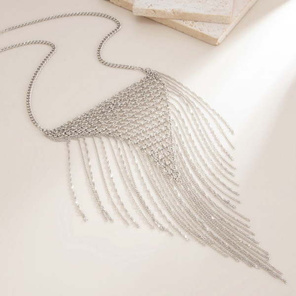 Массивное колье-пластрон из множества тонких цепей CJT25632