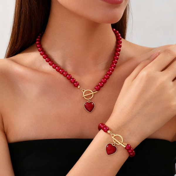 Бусы из красного агата с подвеской в форме сердца CJT18729