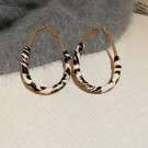 Крупные серьги-кольца вытянутой формы с леопардовой отделкой CJ09900