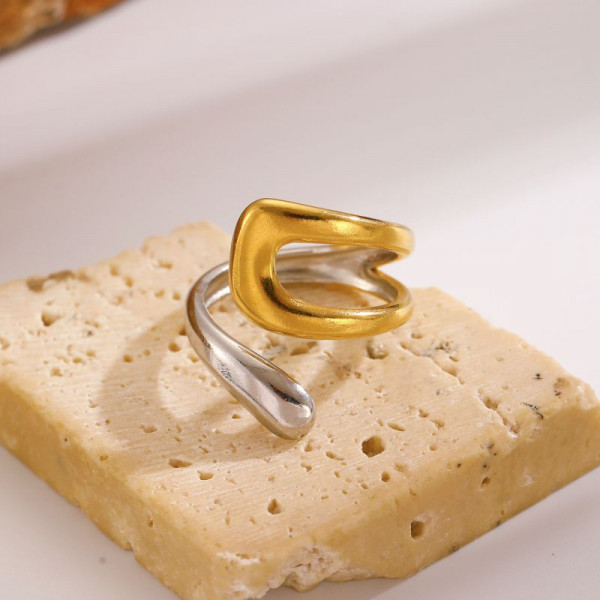 Двухцветное разомкнутое кольцо с фактурой CJM03686