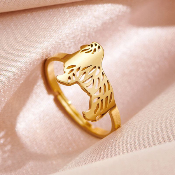 Золотистое кольцо с силуэтом льва CJH89559