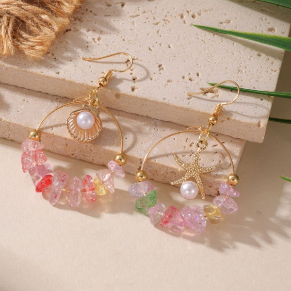 Золотистые серьги-кольца с натуральными ракушками и жемчугом CJP62247