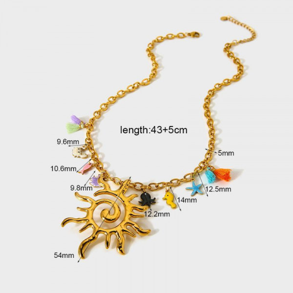 Золотистое этническое колье с солнцем и цветными бусинами CJP79967
