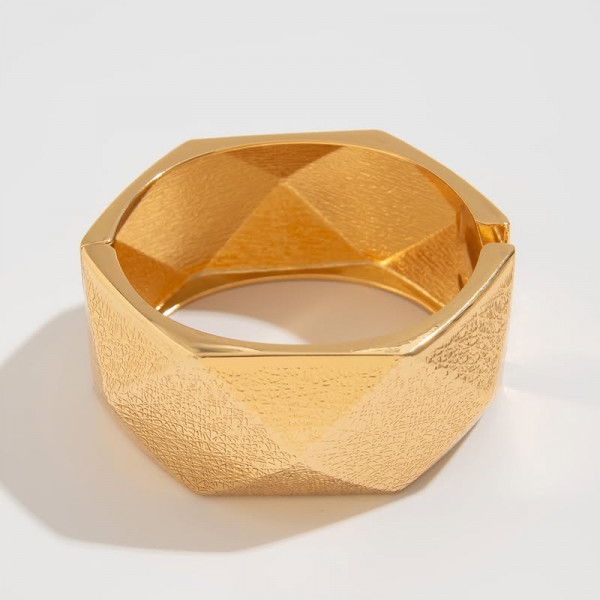 Браслет жесткий матовое золото с граненым дизайном 1J11772CJJ