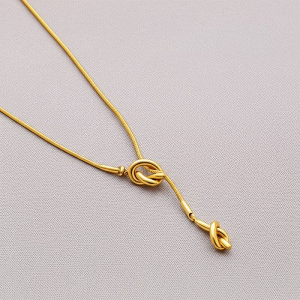 Изящный лариат с узлом и золотистыми наконечниками J10937CJJ