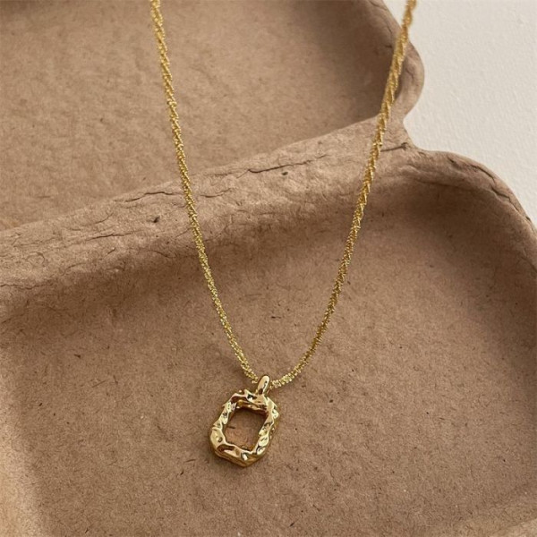 Цепочка с подвеской в форме рельефного кольца CJL14728