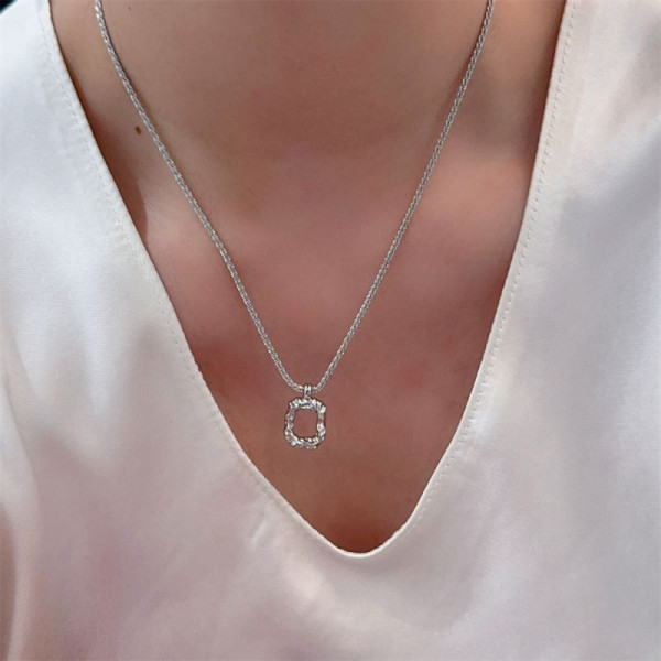 Цепочка с подвеской в форме рельефного кольца CJL14728