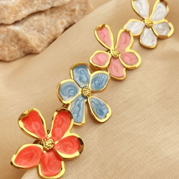 Кольцо с крупным белым цветком и золотистым краем CJH82465