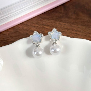 Серьги-гвоздики с цветком и жемчугом CJD81443