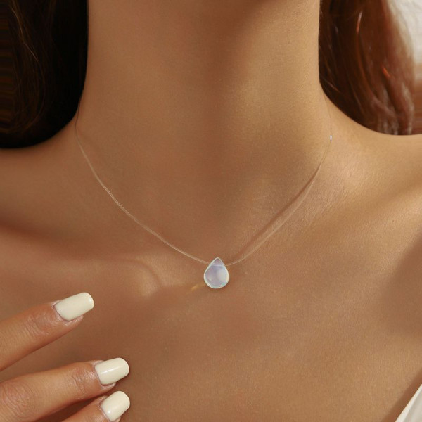 Тонкая серебристая цепочка с тремя розовыми кристаллами CJP93784