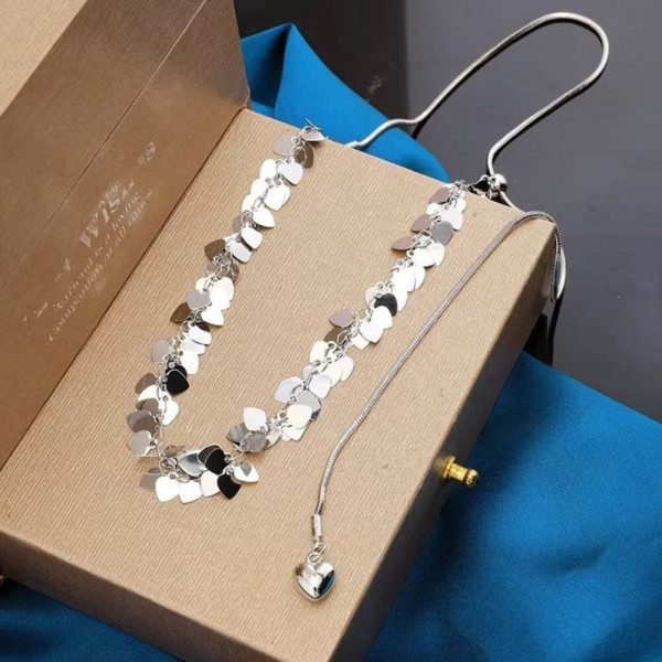 Воздушное колье из прозрачного акрила и черных бусин J10803CJJ