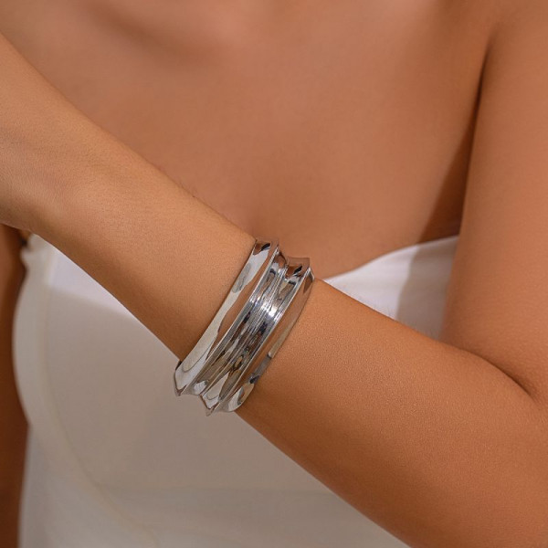 Браслет жесткий вогнутый золотистый с прорезями CJH72394