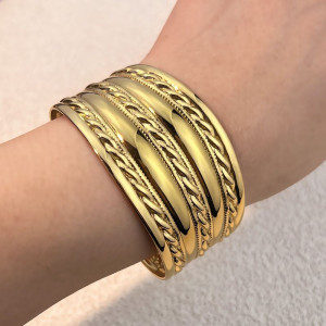 Браслет жесткий массивный с орнаментом в стиле этно CJN76677