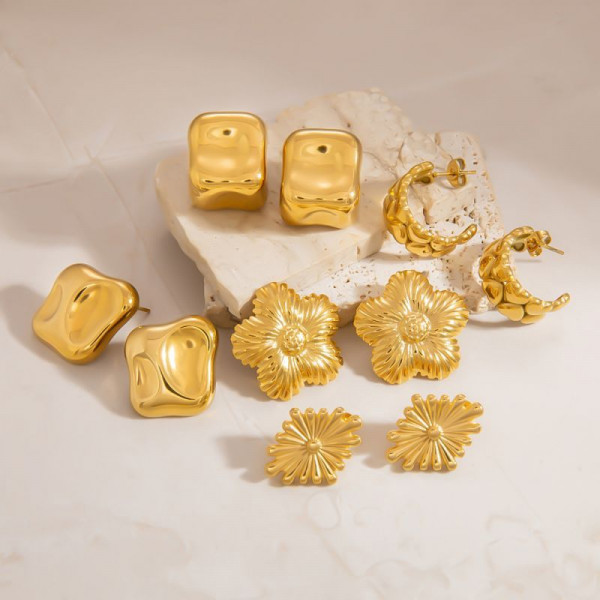 Серьги-пусеты Квадраты рельефные золотистые CJL24118