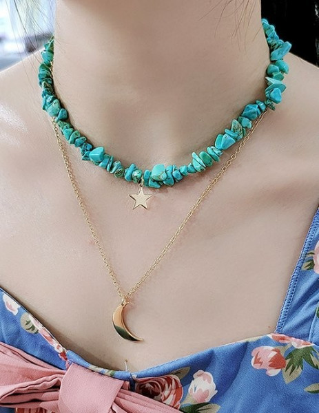 Двухслойное Колье с бирюзовой крошкой и золотистым полумесяцем M10604